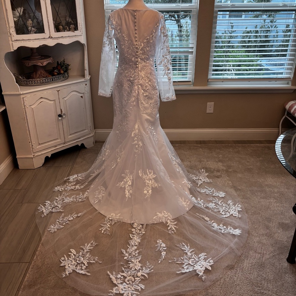 NEW Elegant White Wedding Dress with Appliques NWT Size L/14 - Picture 6 of 14